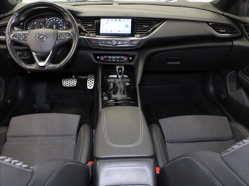 Opel Insignia 2,0 GSI 191kW 4x4 Bose 2xKola - fotka 8 z 24