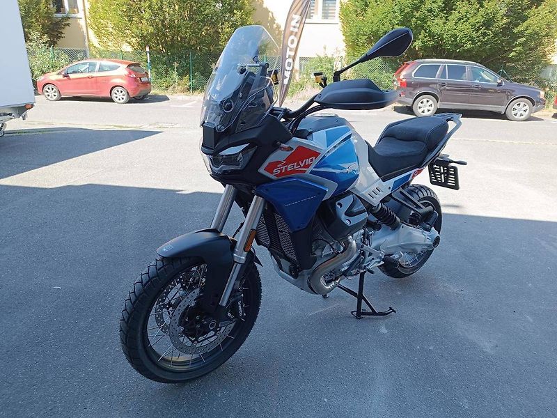 Moto Guzzi V 100 Stelvio (2026) Stelvio V100 Duecento Tributo - fotka 3 z 15