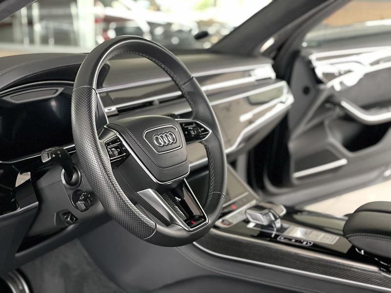 Audi S8 4,0TFSI Quattro*420kW*Webasto - fotka 13 z 42