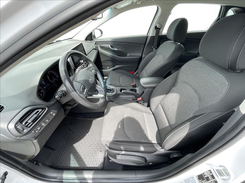 Hyundai i30 1,5 T-GDI DCT Family Smart NAV - fotka 4 z 23