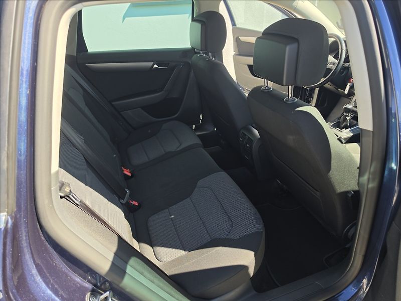 Volkswagen Passat 1,4 TSi 90KW Comfortline NAVI - fotka 33 z 45