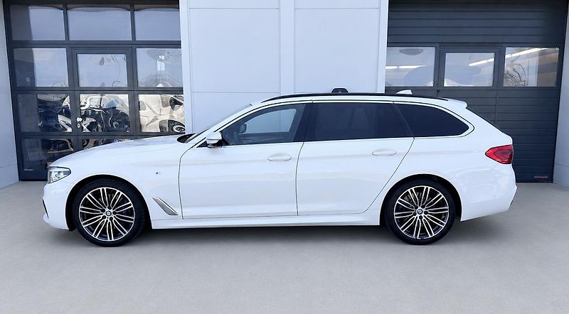 BMW Řada 5 530d xDrive Touring M-Sport - fotka 3 z 28