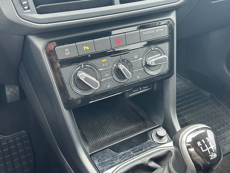 Volkswagen T-Cross Life 5G 1,0TSi - fotka 15 z 25