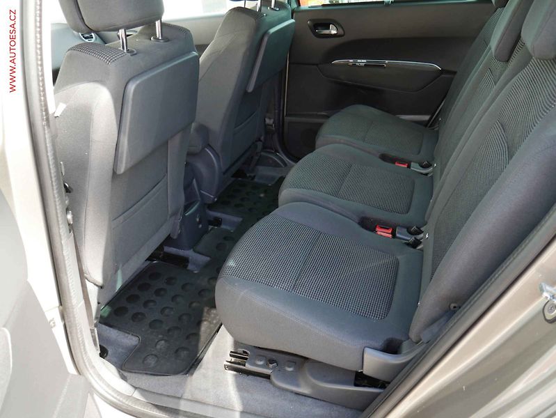 Peugeot 5008 (2015) 1.6HDi, 2.maj,ČR, Allure - fotka 10 z 19
