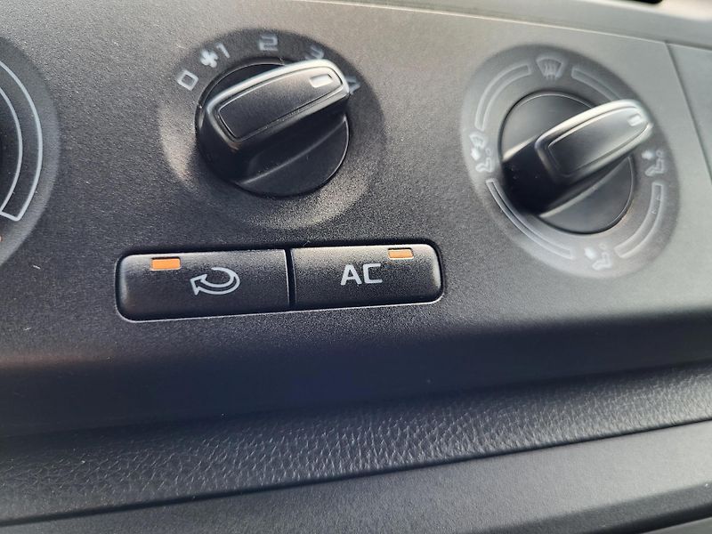 Škoda Roomster 1.2 TSI 63kW AMBIENTE - fotka 13 z 43