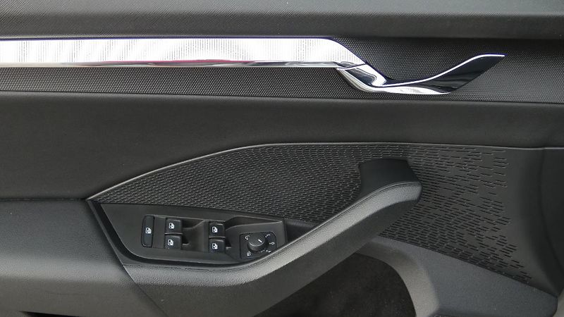 Škoda Octavia 2,0 TDI DSG Style 110 kW - fotka 9 z 23