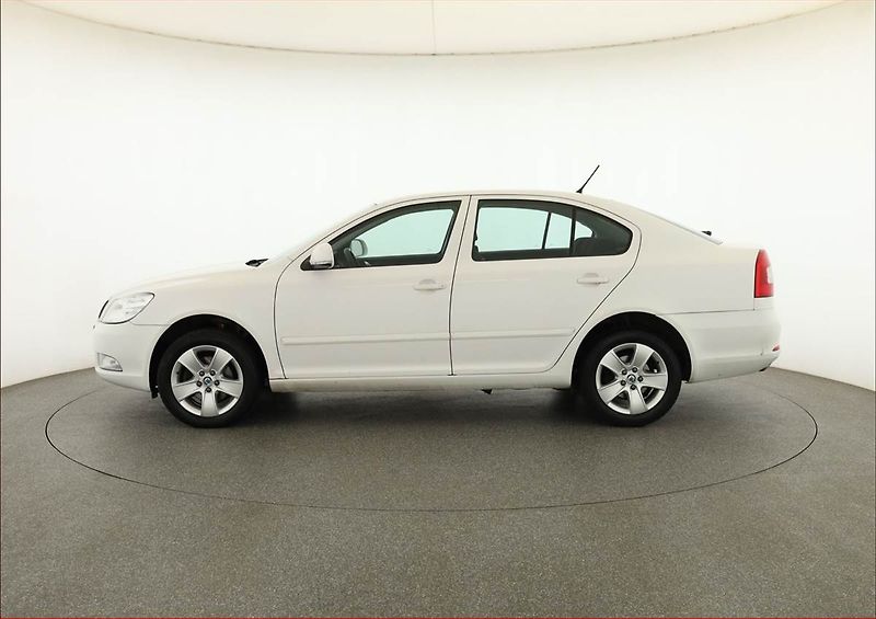 Škoda Octavia (2011) 2.0 TDI, Tempomat - fotka 3 z 14