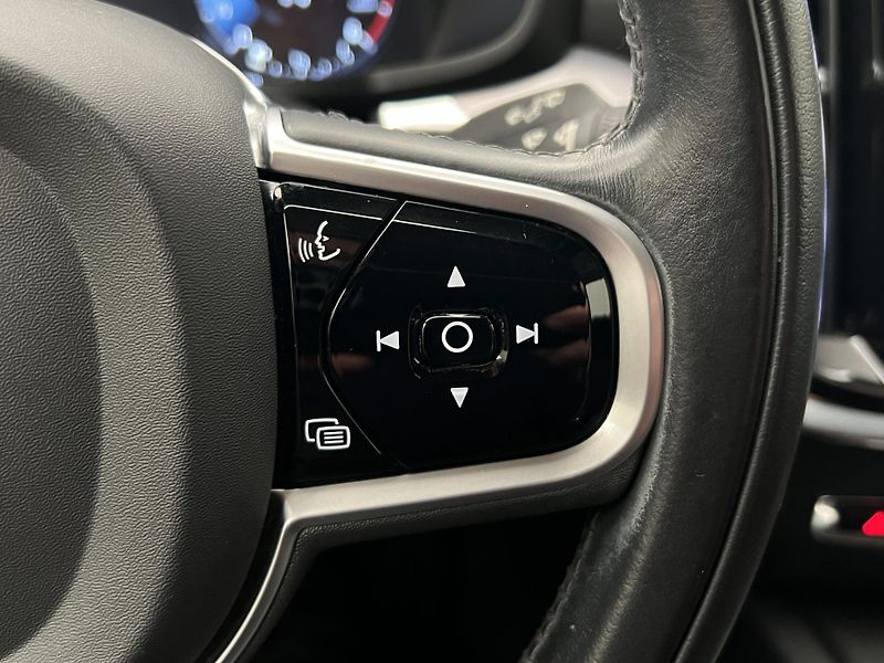 Volvo V60 D3 MOMENTUM PRO AUT - fotka 25 z 41