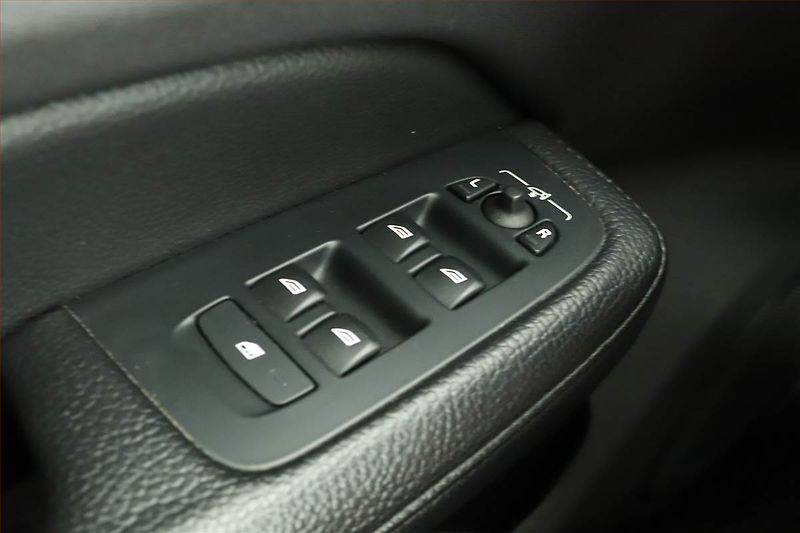 Volvo V60 (2020) D3 2.0, Kůže, Navi, Tempomat - fotka 16 z 16