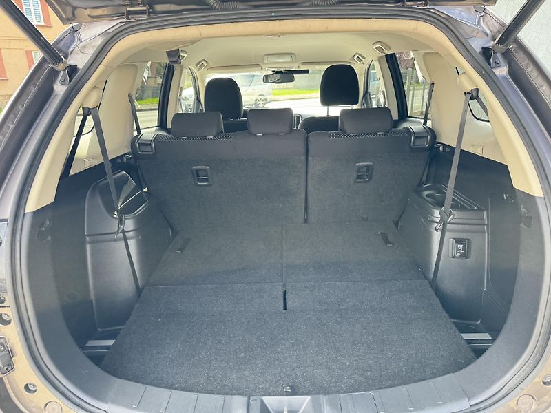 Mitsubishi Outlander 2,2Di-D A/T EDICE100 - fotka 15 z 16