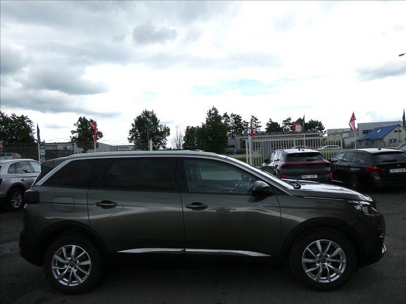 Peugeot 5008 2,0 HDi 110kW Allure serviska - fotka 12 z 41