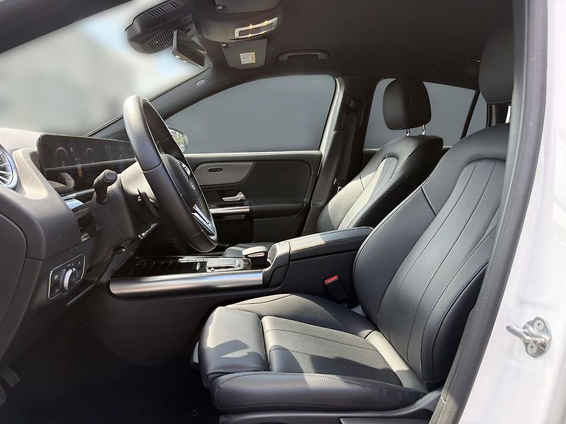 Mercedes-Benz GLA 200 d 4MATIC - fotka 13 z 17
