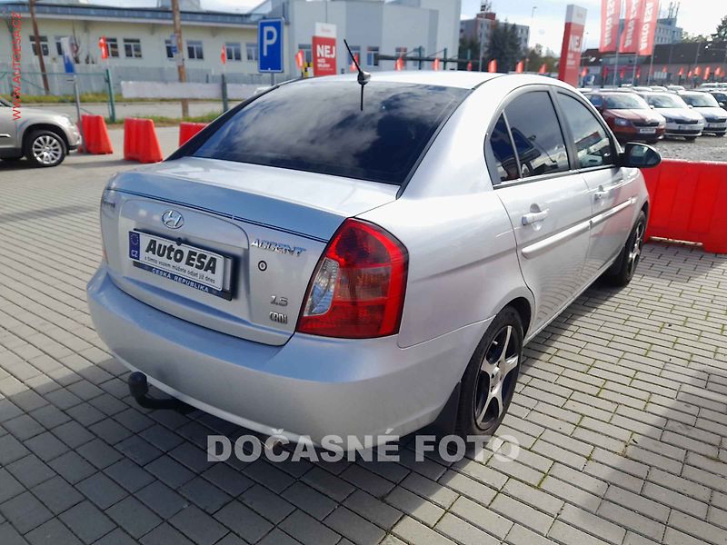 Hyundai Accent (2009) 1.5CRDI, AC, tažné - fotka 2 z 3
