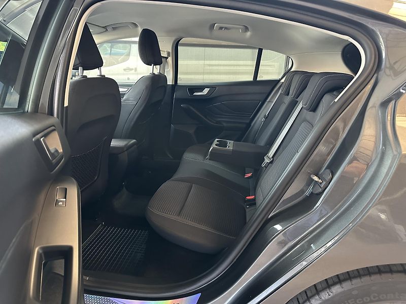 Ford Focus Titanium 1.0 EcoBoost 125k man - fotka 10 z 25
