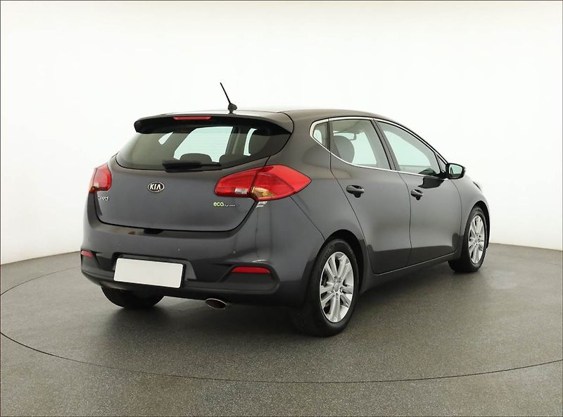 Kia Ceed (2012) 1.6 CRDi, Tempomat - fotka 5 z 17