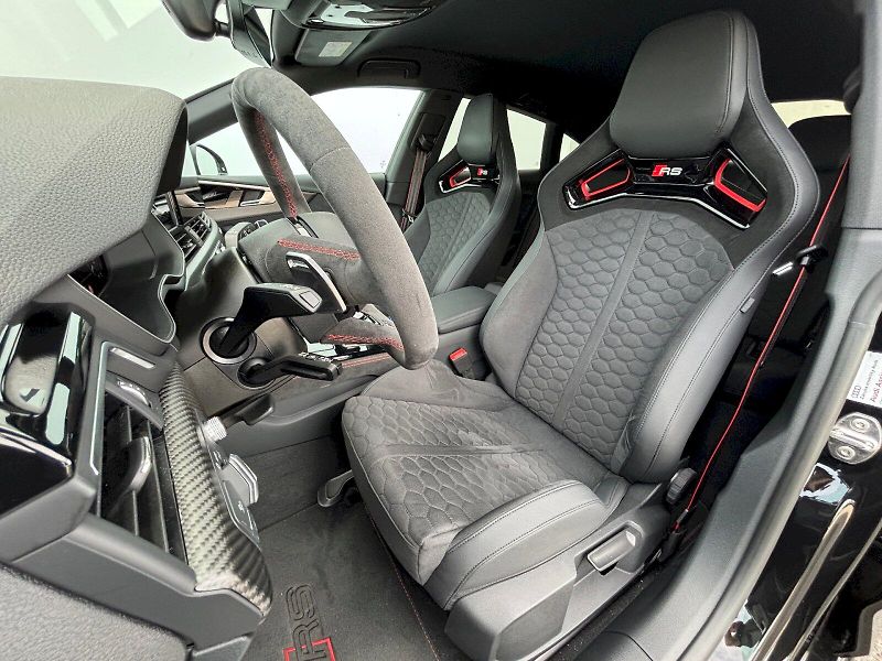 Audi RS 5 (2025) Sportback 2.9 TFSI 346kW Quatt - fotka 6 z 35