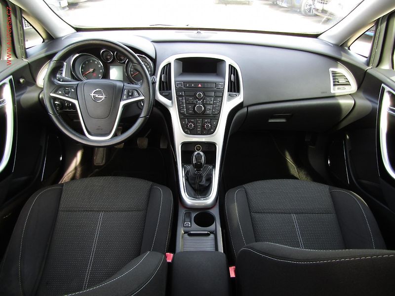 Opel Astra (2013) 1.4T, ČR, Klima - fotka 8 z 16
