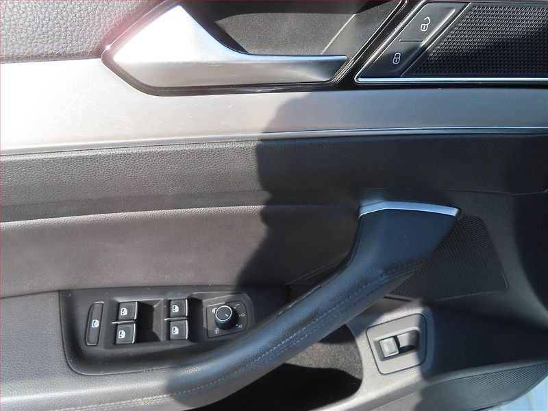 Volkswagen Passat (2017) 2.0 TDI, Automat, Navi - fotka 17 z 22