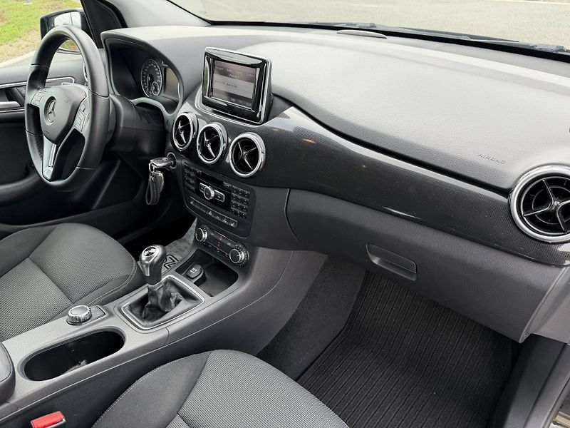 Mercedes-Benz Třídy B 200 CDI NAVI XENONY 2X KOLA - fotka 31 z 36