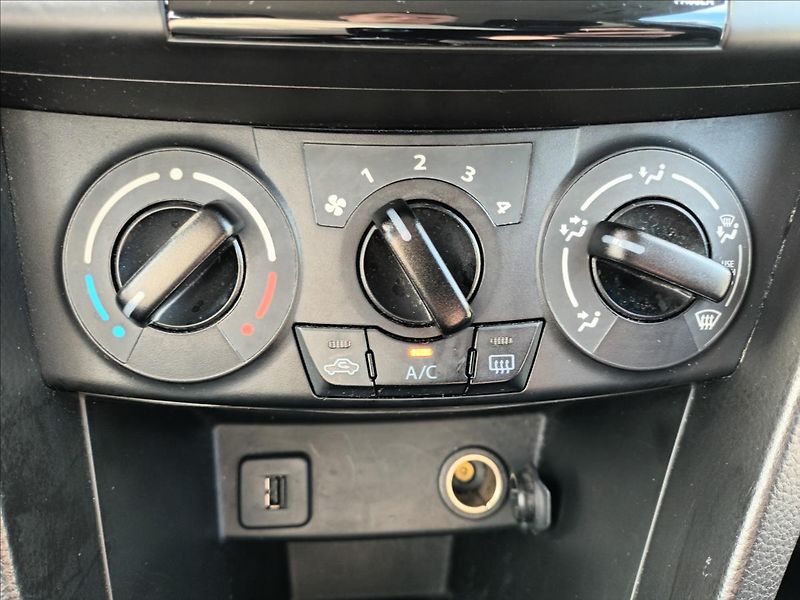 Suzuki Swift 1,2 i,4x4,VÝHŘEV,SERVIS,KOLA, - fotka 31 z 44