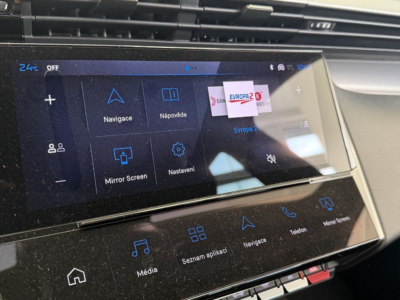 Peugeot 408 (2026) GT Plug-in HYBRID 240 e-DCS7 - fotka 24 z 33