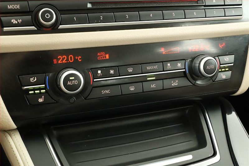 BMW Řada 5 (2015) 520d, Kůže, Bi-Xenony - fotka 15 z 20