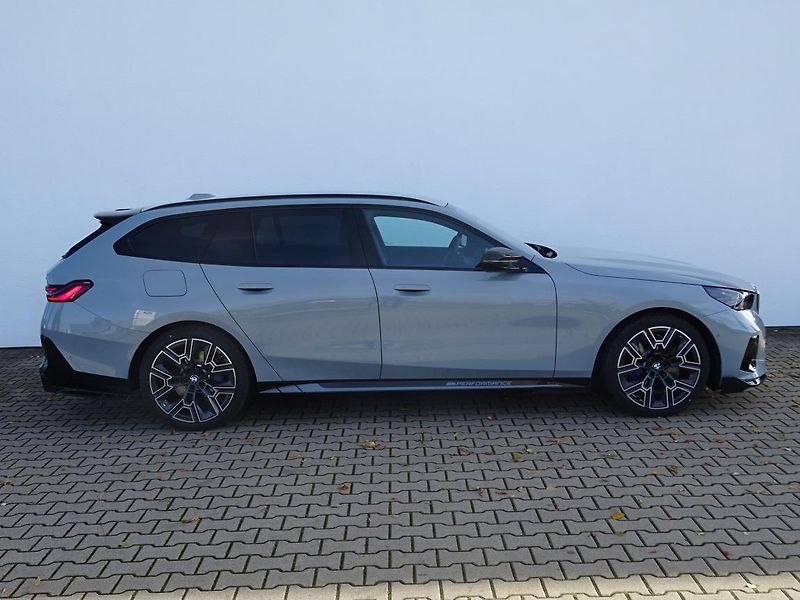 BMW Řada 5 540d xDrive Touring - fotka 5 z 12
