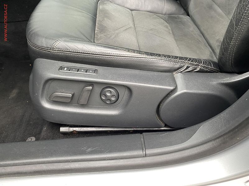 Škoda Octavia (2008) 2.0TDi 4x4, Elegance, xenon - fotka 16 z 18