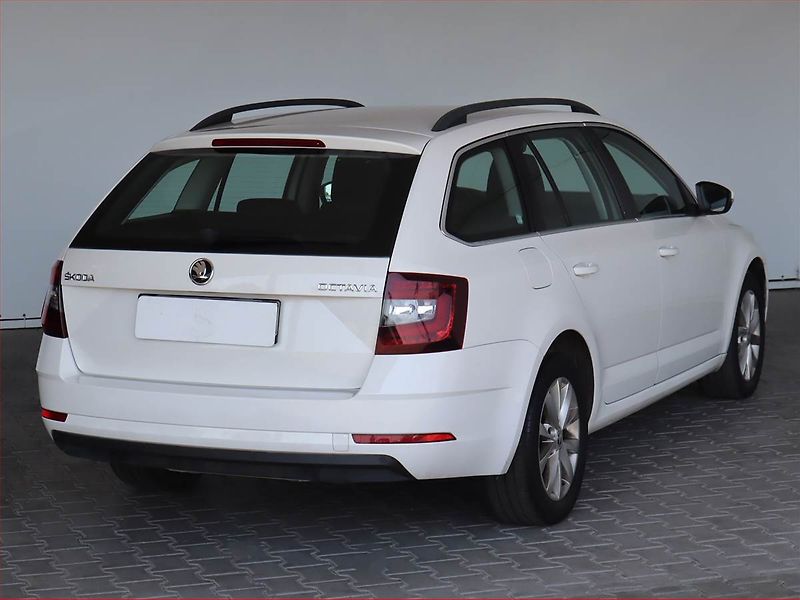 Škoda Octavia (2017) 1.6 TDI, Xenony, Tempomat - fotka 5 z 20