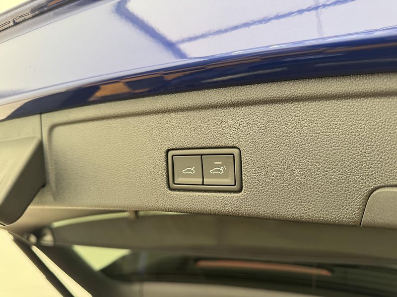 Volkswagen Touareg 3.0Tdi*1-MAJ*DPH*R-LINE*HUD* - fotka 17 z 47