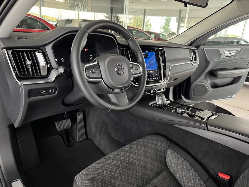Volvo V60 T6 AWD*Recharge*KeyLess*Tažné - fotka 11 z 39