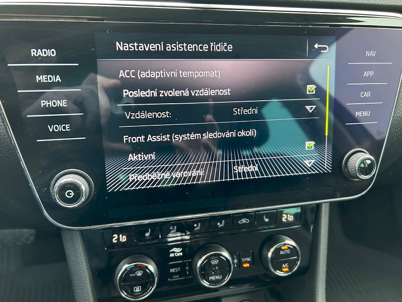 Škoda Superb (2021) Style Plus Extra 2.0 TDI 140 k - fotka 22 z 33
