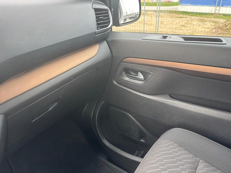 Toyota ProAce Verso 2,0 D-4D L2 AT - fotka 21 z 26