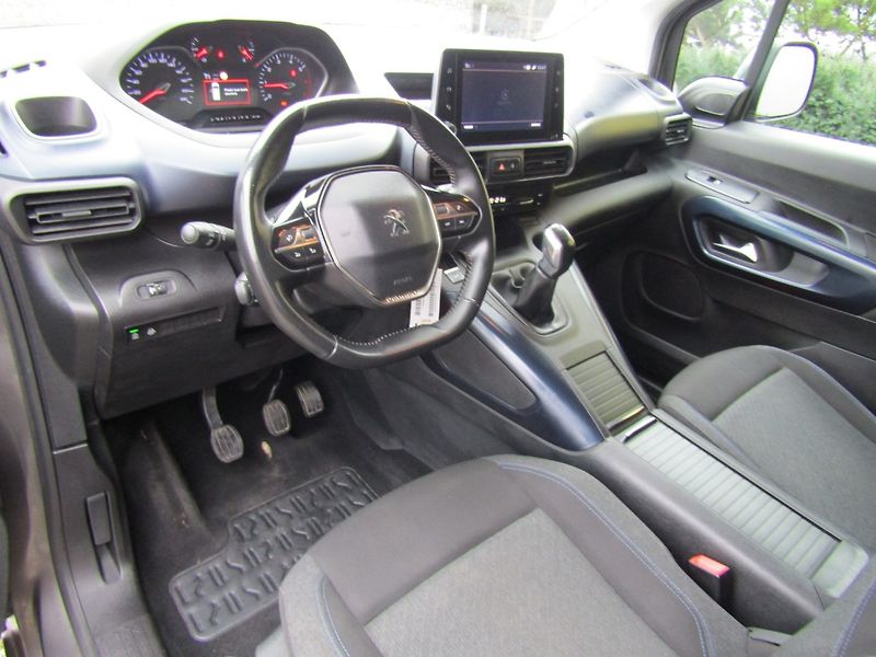 Peugeot Rifter (2020) 1.5 HDI LONG  7 MÍST - fotka 13 z 39