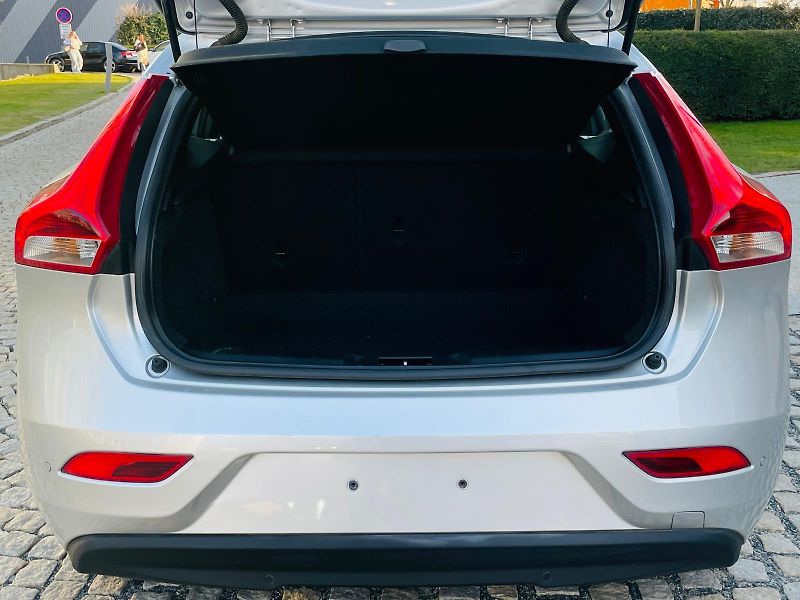Volvo V40 2.0i MANUÁL KAMERA SERVISKA - fotka 20 z 45