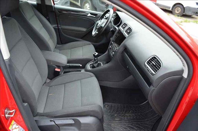 Volkswagen Golf (2013) 1,2 TSI - fotka 18 z 21