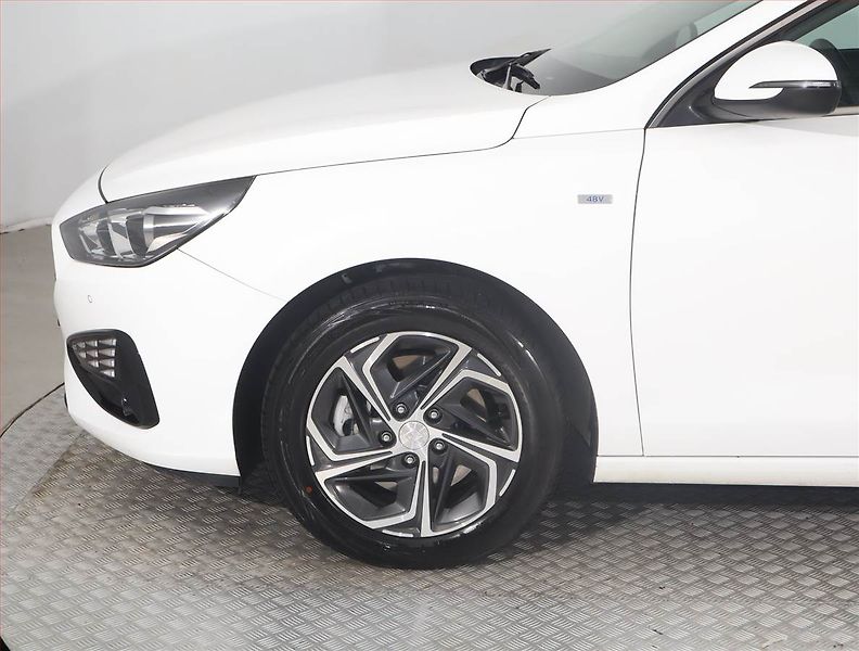 Hyundai i30 (2022) Family 1.5 T-GDI MHEV - fotka 13 z 14