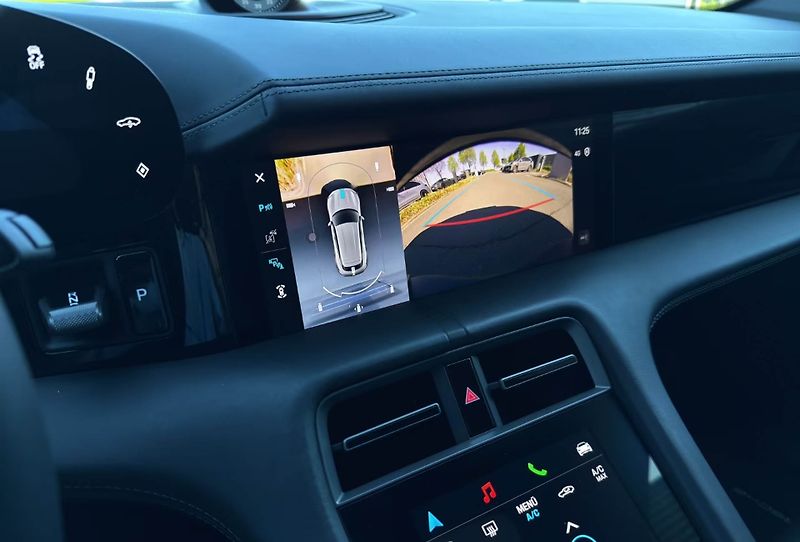 Porsche Taycan Sport Turismo 360 BOSE Pano - fotka 21 z 23