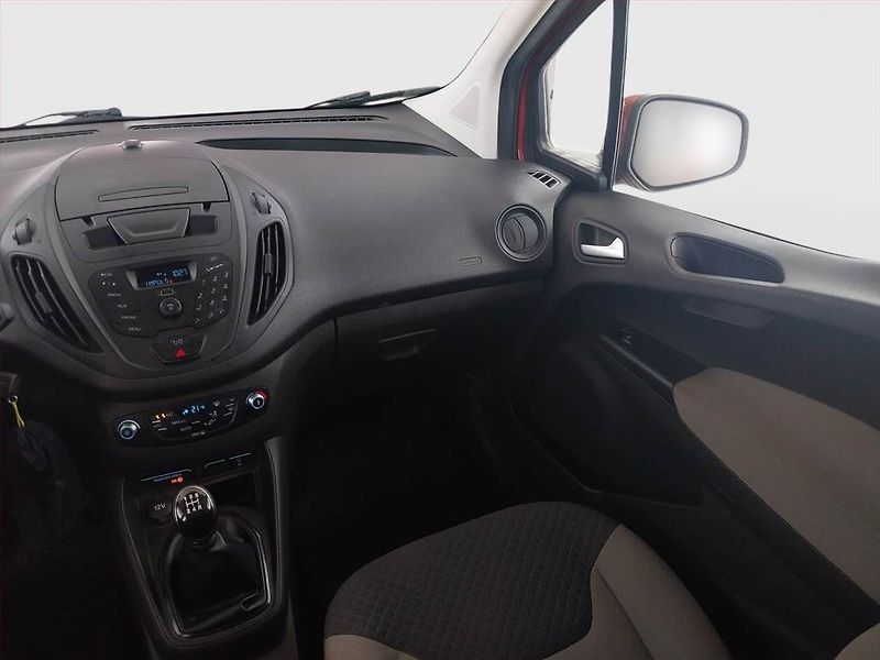 Ford Tourneo Courier (2017) Titanium 1.0 EcoBoost, 5Míst - fotka 8 z 17