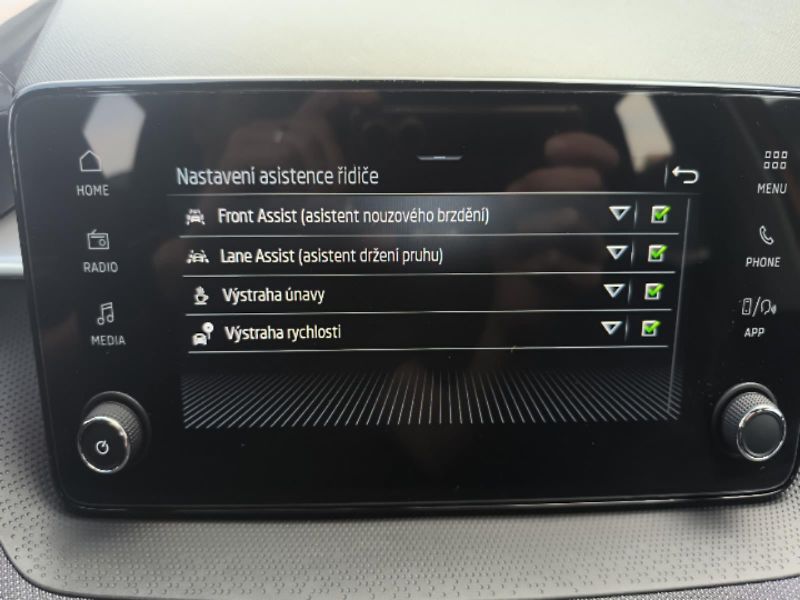 Škoda Fabia Top Selection 1.0 TSI 85kW DSG - fotka 21 z 25