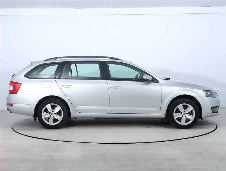 Škoda Octavia (2016) Elegance 2.0 TDI, Xenony - fotka 6 z 19