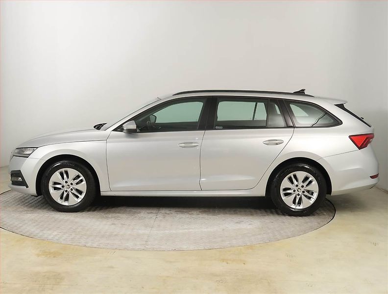 Škoda Octavia (2022) Ambition 2.0 TDI, ČR,1.maj - fotka 3 z 22