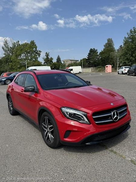 Mercedes-Benz GLA (2015)  220d 7G-DCT 4MATIC AMG Styl - fotka 3 z 23