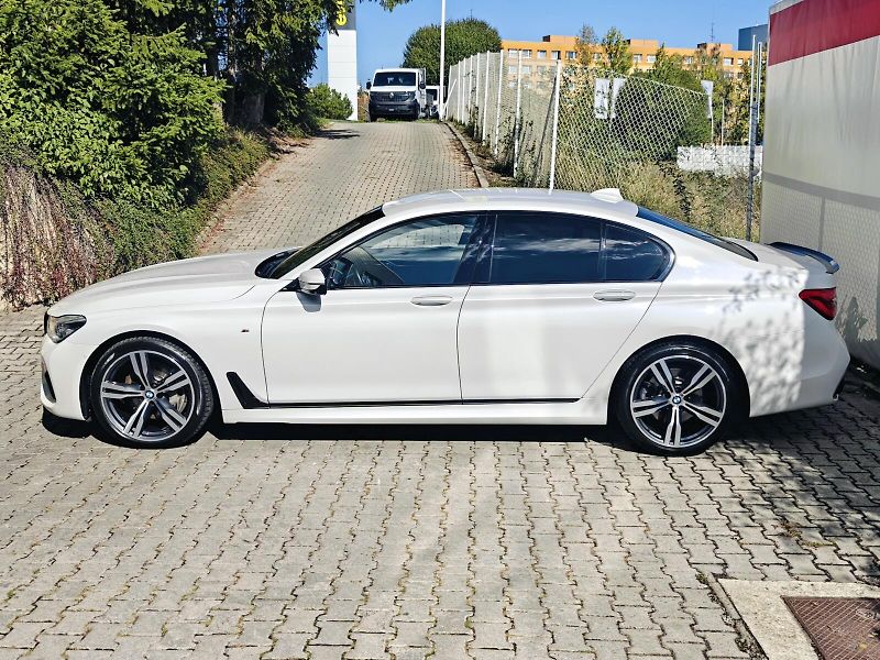 BMW Řada 7 (2016) 3,0 740d xDrive M - fotka 42 z 43