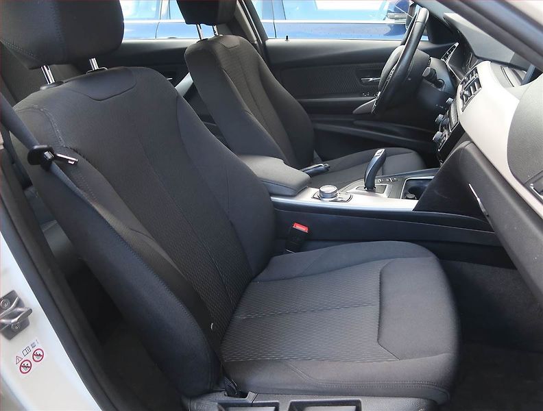 BMW Řada 3 (2018) 318 d, Automat, Serv.kniha - fotka 9 z 16
