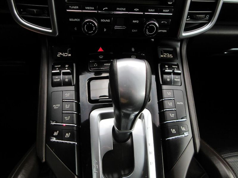 Porsche Cayenne 3,0 D, Navi, Kůže, 20ALU - fotka 21 z 33