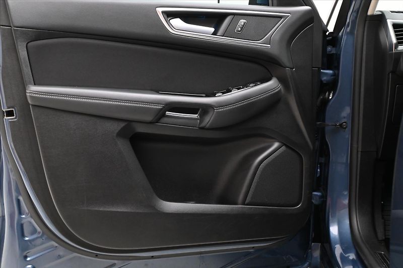 Ford S-MAX 2,0 EcoBLUE 140 kW AT8 7MÍST Z - fotka 24 z 32