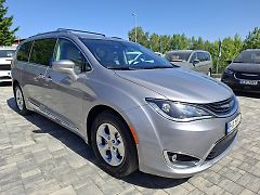 Chrysler Pacifica (2018) 3,6L Hybrid, krásný stav  - fotografie inzerátu