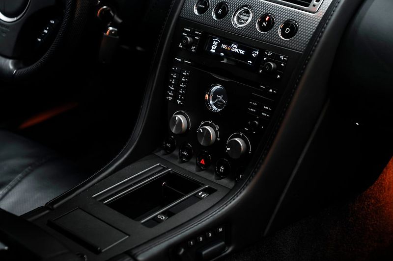 Aston Martin V8 Vantage N400 142/240 - fotka 19 z 23