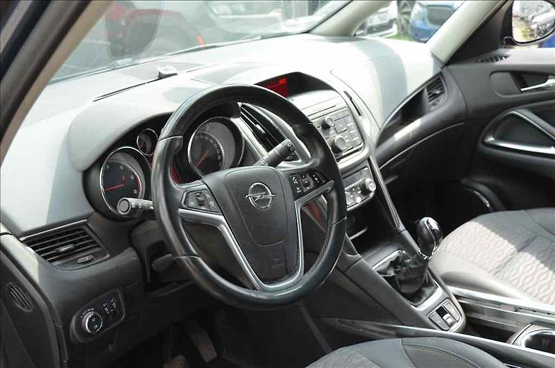 Opel Zafira (2012) TOURER 2,0 D - fotka 14 z 24